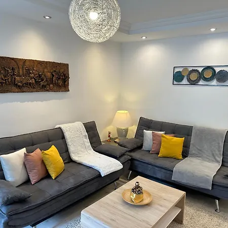 Stylish Near Train-station Parking Extra Homestay