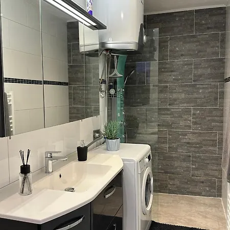 Stylish Near Train-station Parking Extra Homestay