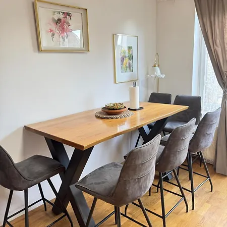 Cozy & Stylish Space With Parking Privatunterkunft *