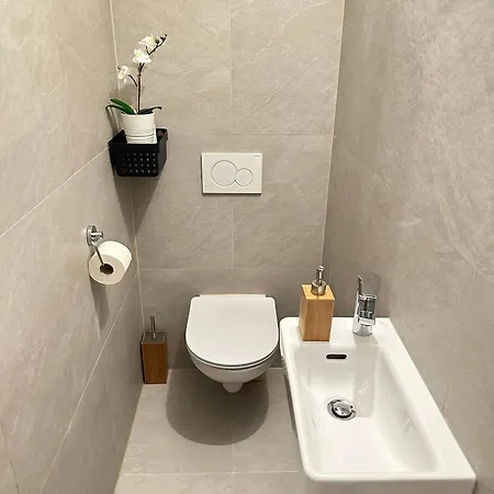 Cozy & Stylish Space With Parking *