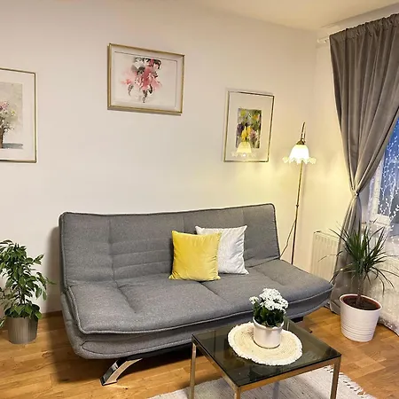 Privatunterkunft Cozy & Stylish Space With Parking